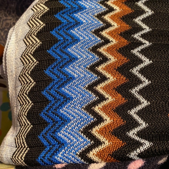 Missoni zig-zag pattern scarf - Picture 10 of 10